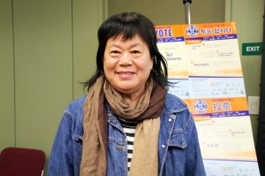 圖:參與電話催票的華裔義工、聖蓋博亞裔青少年中心社區公關經理陳鳳儀(Florence Lin)。(劉菲/看中國)