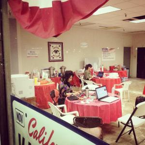 圖：何美湄在La Habra-Brea的共和黨總部工作。（臉書圖片）