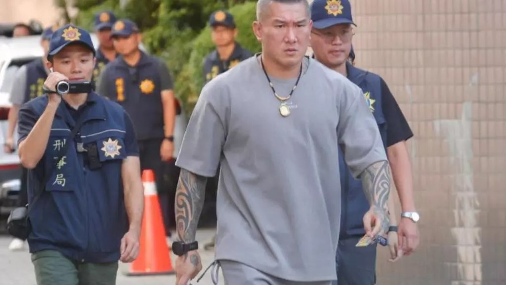 “馆长”陈之汉直播喊斩首赖清德，涉恐吓危害安全等罪遭起诉 – 美中快报